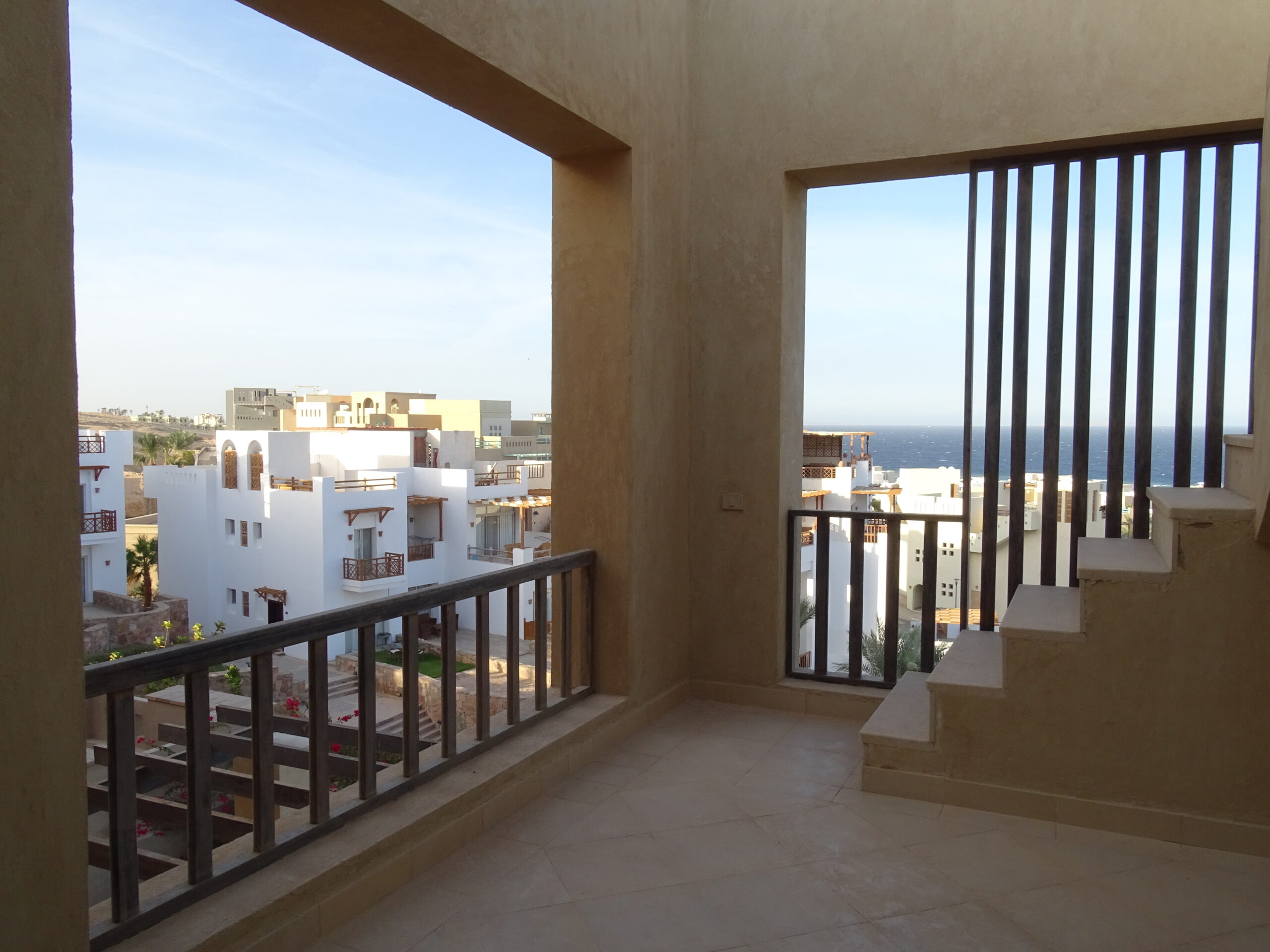 Azzurra 2 bed with roof terrace (zone 6)